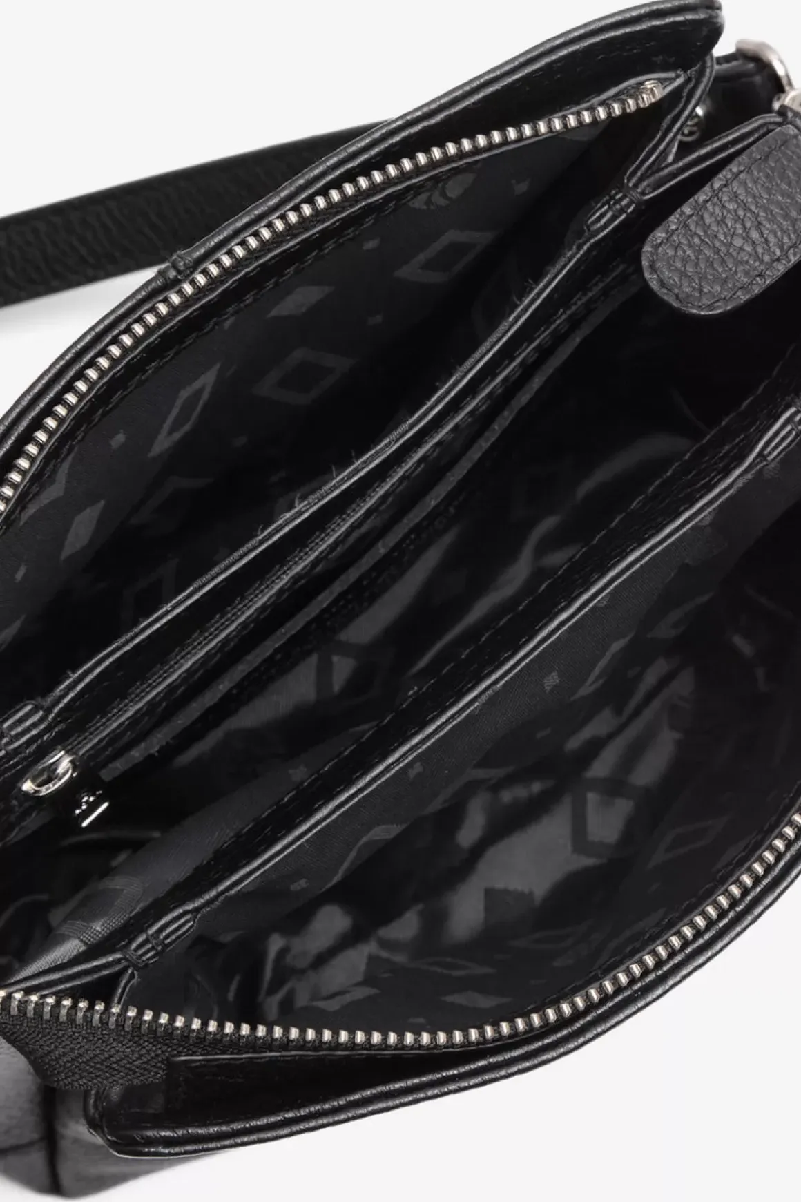 Cormorano Shoulder Bag Sia Black