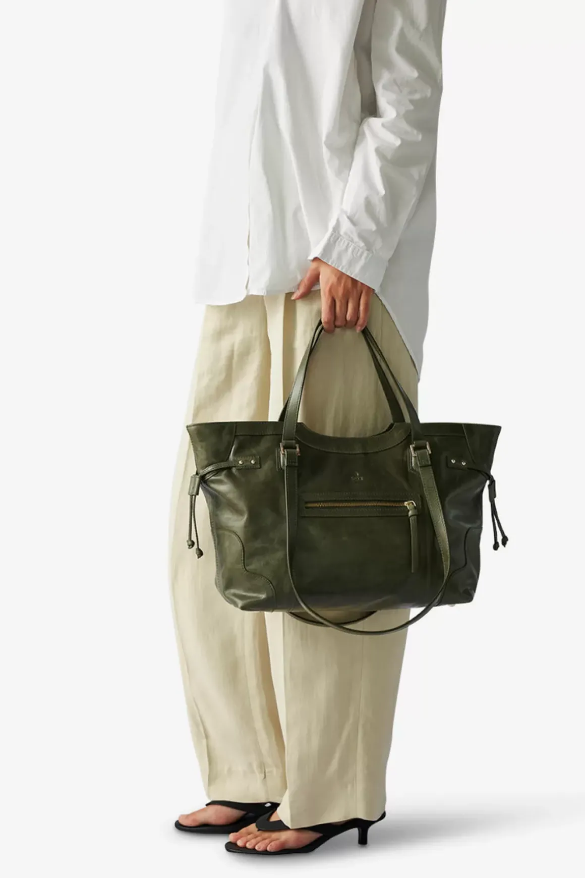 Salerno Shopper Krista Olive
