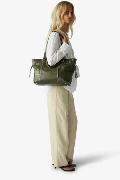 Salerno Shopper Krista Olive